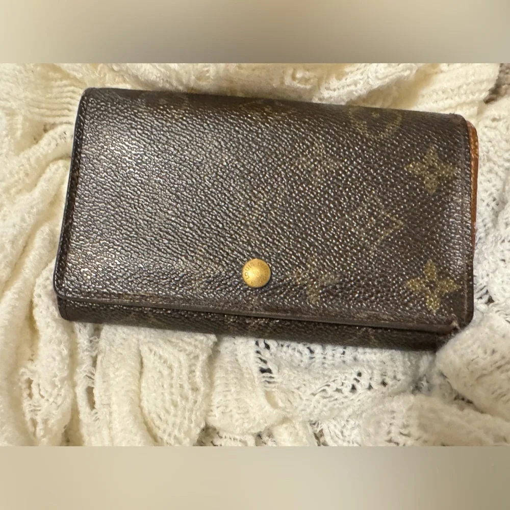 Louis Vuitton Short Wallet